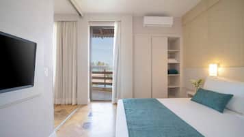Chambre Junior, accessible aux personnes à mobilité réduite | Minibar, coffres-forts dans les chambres, bureau, Wi-Fi gratuit