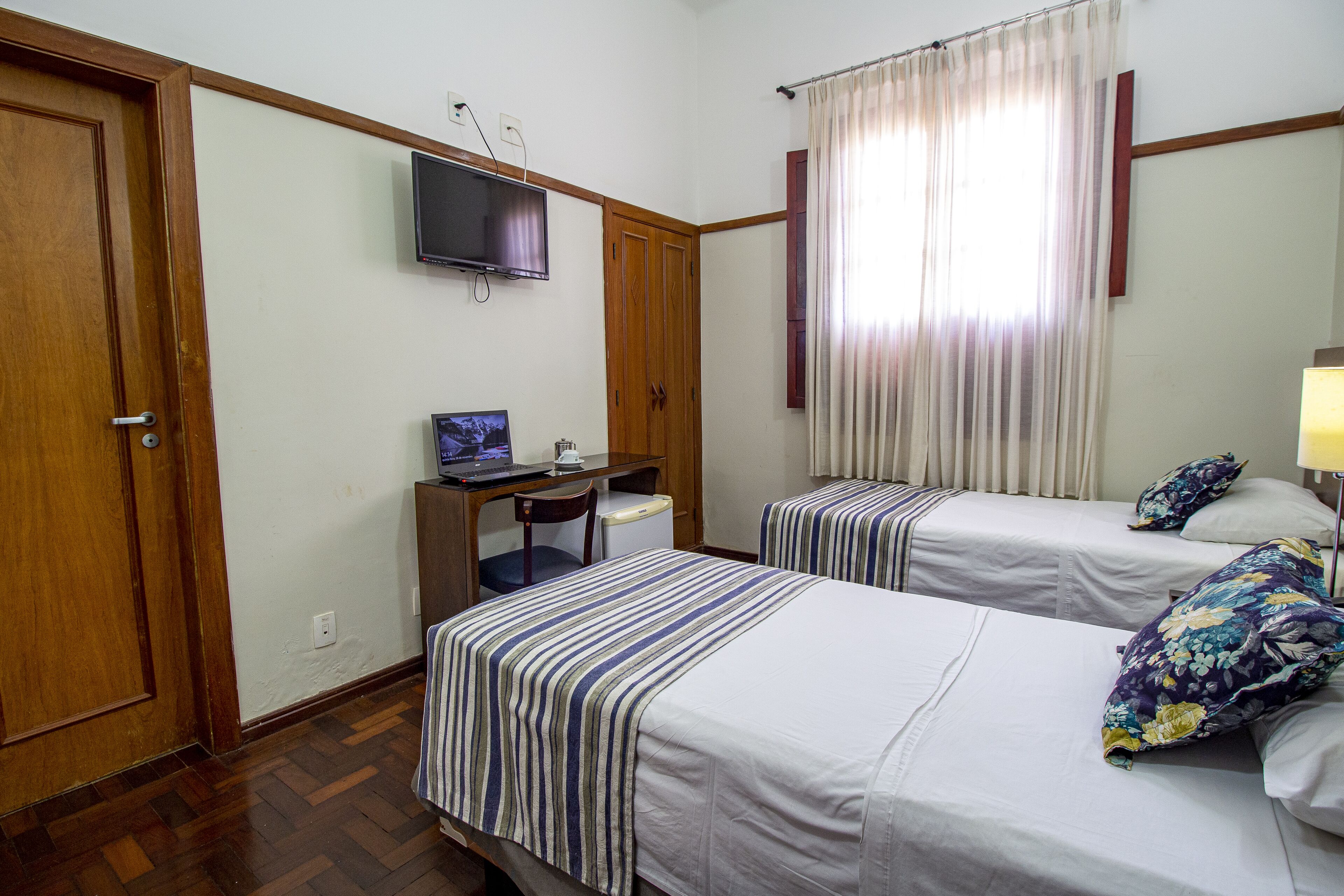 標準三人房 | 書桌、手提電腦工作空間、免費 Wi-Fi、床單