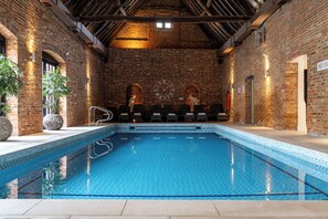 Indoor pool - Seckford Hall Hotel & Spa (Woodbridge)