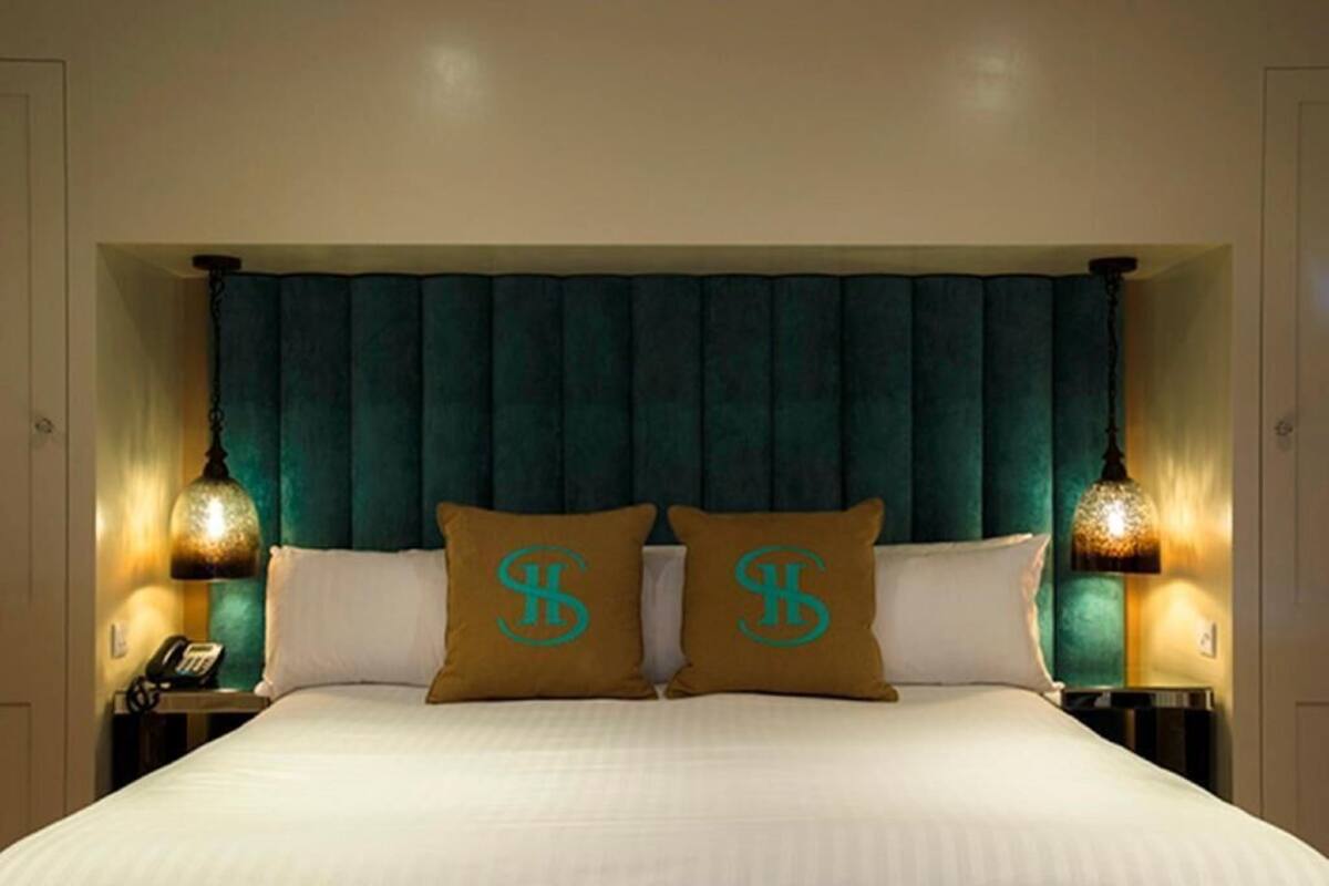 Premium bedding, individually decorated, individually furnished, desk