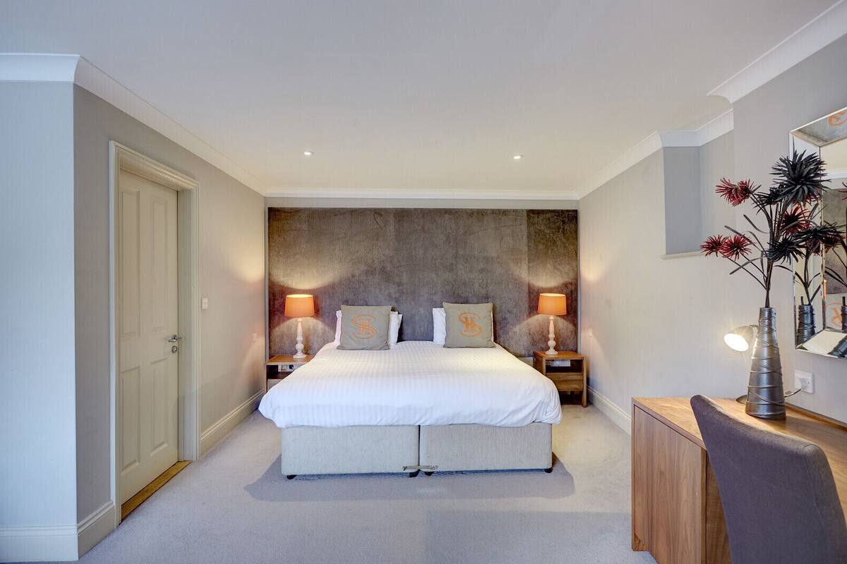 Premium bedding, individually decorated, individually furnished, desk