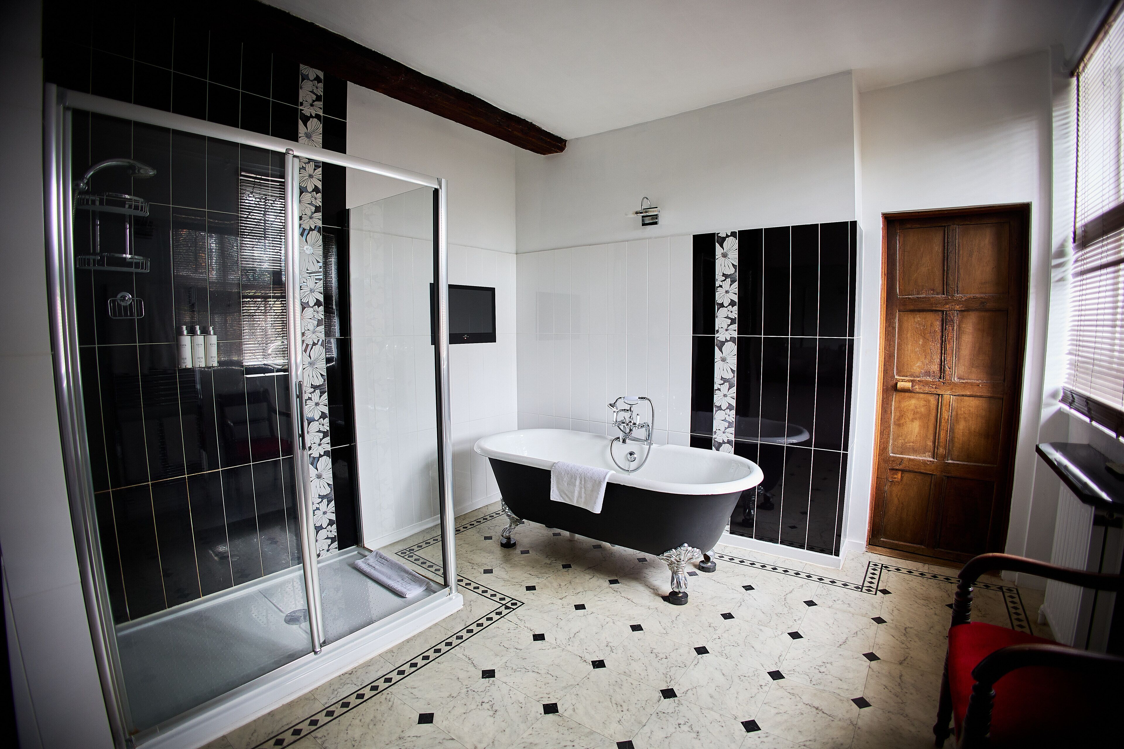 feature room | bathroom | combined shower/bathtub, free toiletries, hair dryer, bathrobes
