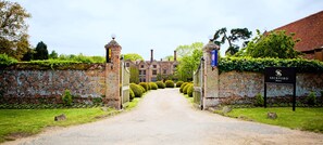 Fassade der Unterkunft – Abend/Nacht