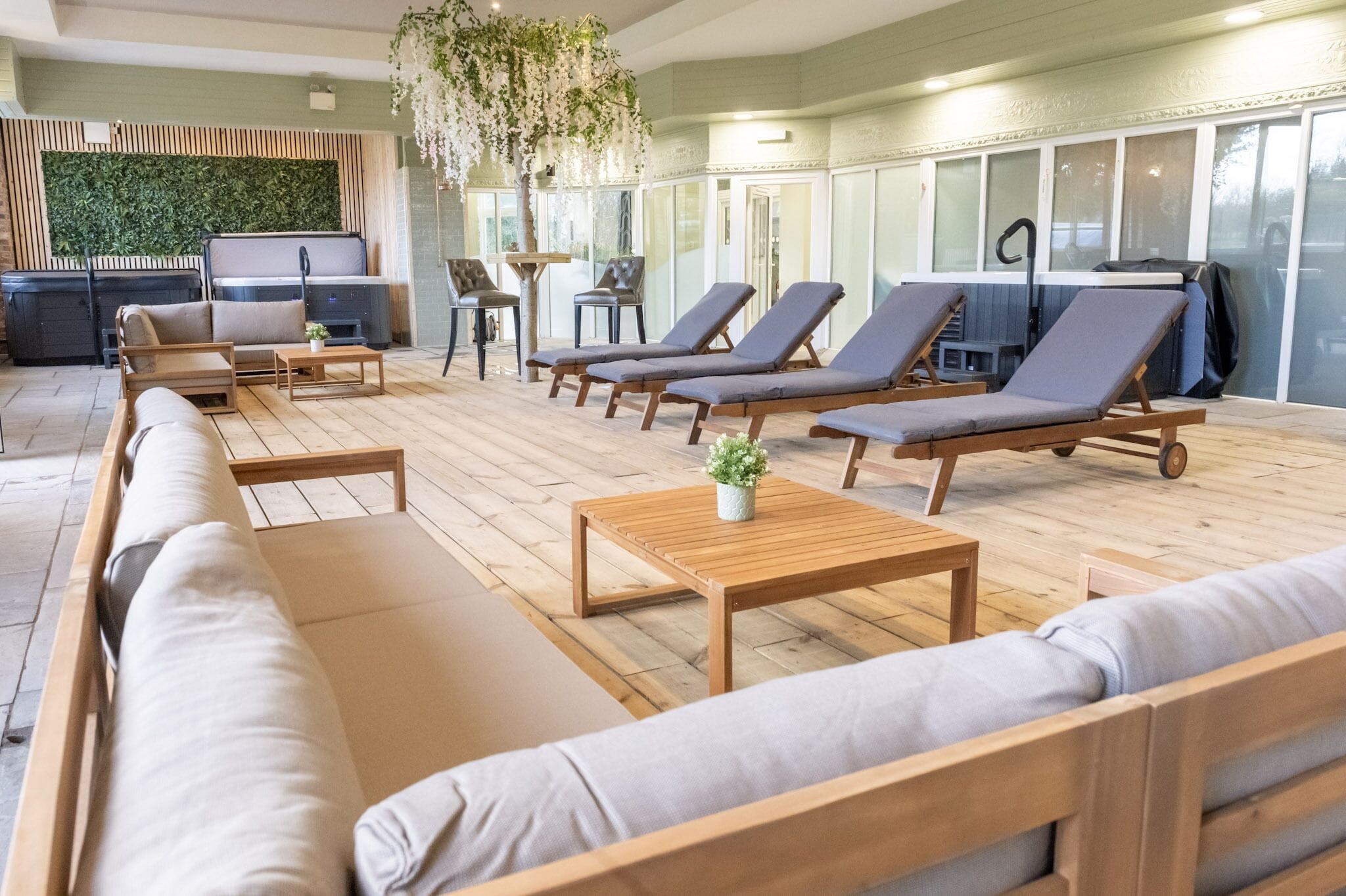 Bồn tắm spa trong nhà