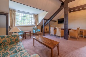 Decoración personalizada, muebles diferentes y escritorio 