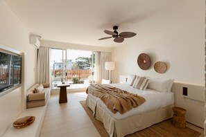 Premium bedding, in-room safe, desk, blackout drapes - Marina Resort (Nelson Bay)