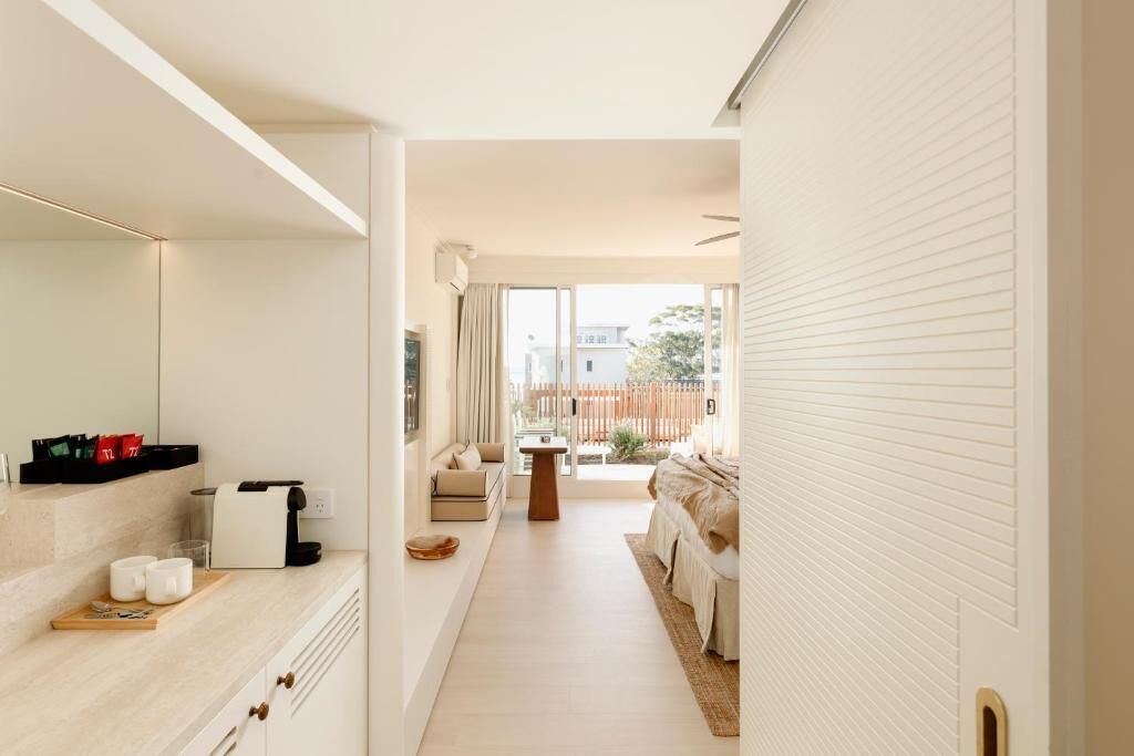 Premium bedding, minibar, iron/ironing board, free WiFi