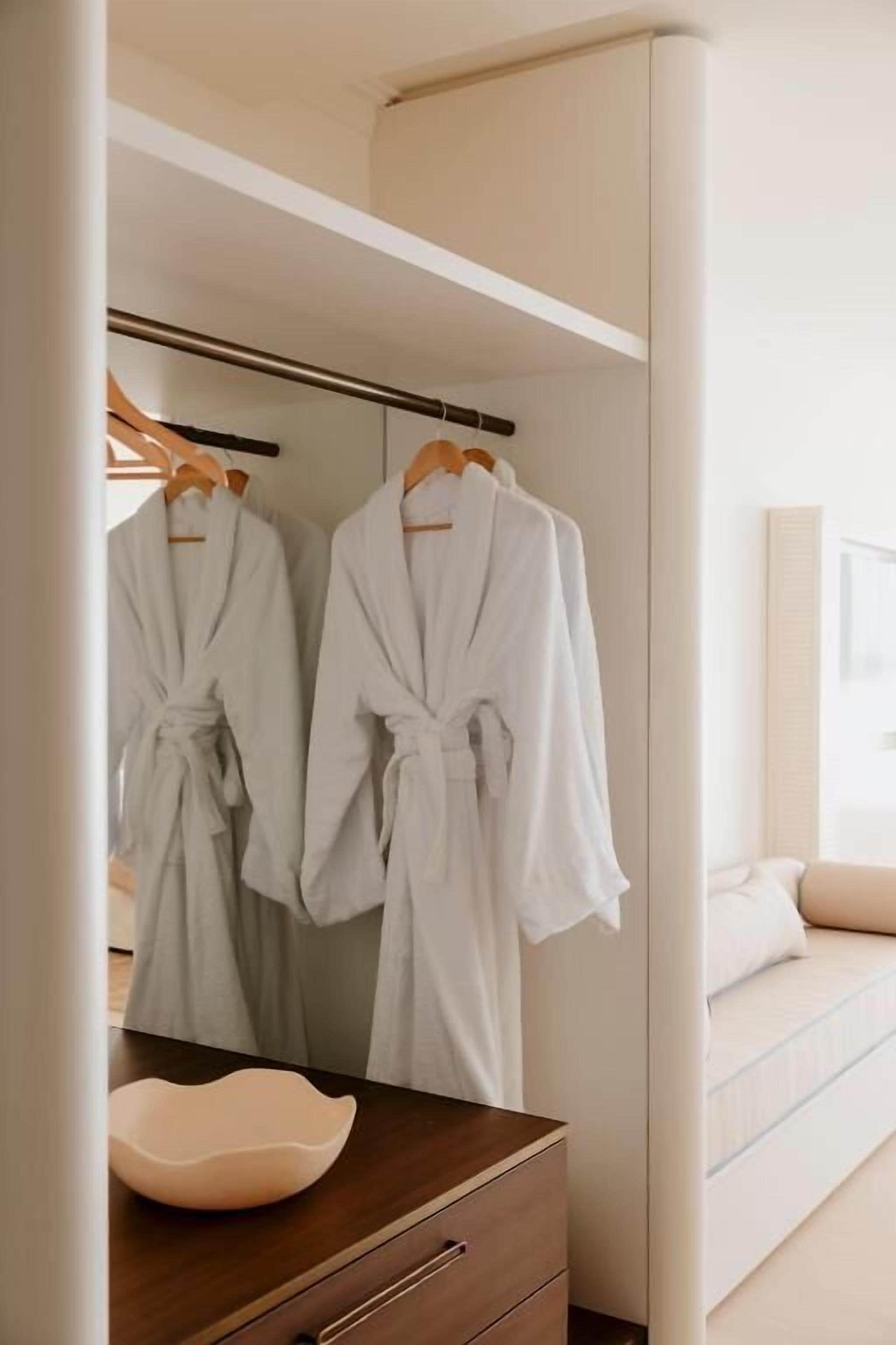 Garden Terrace Suite | Wardrobe