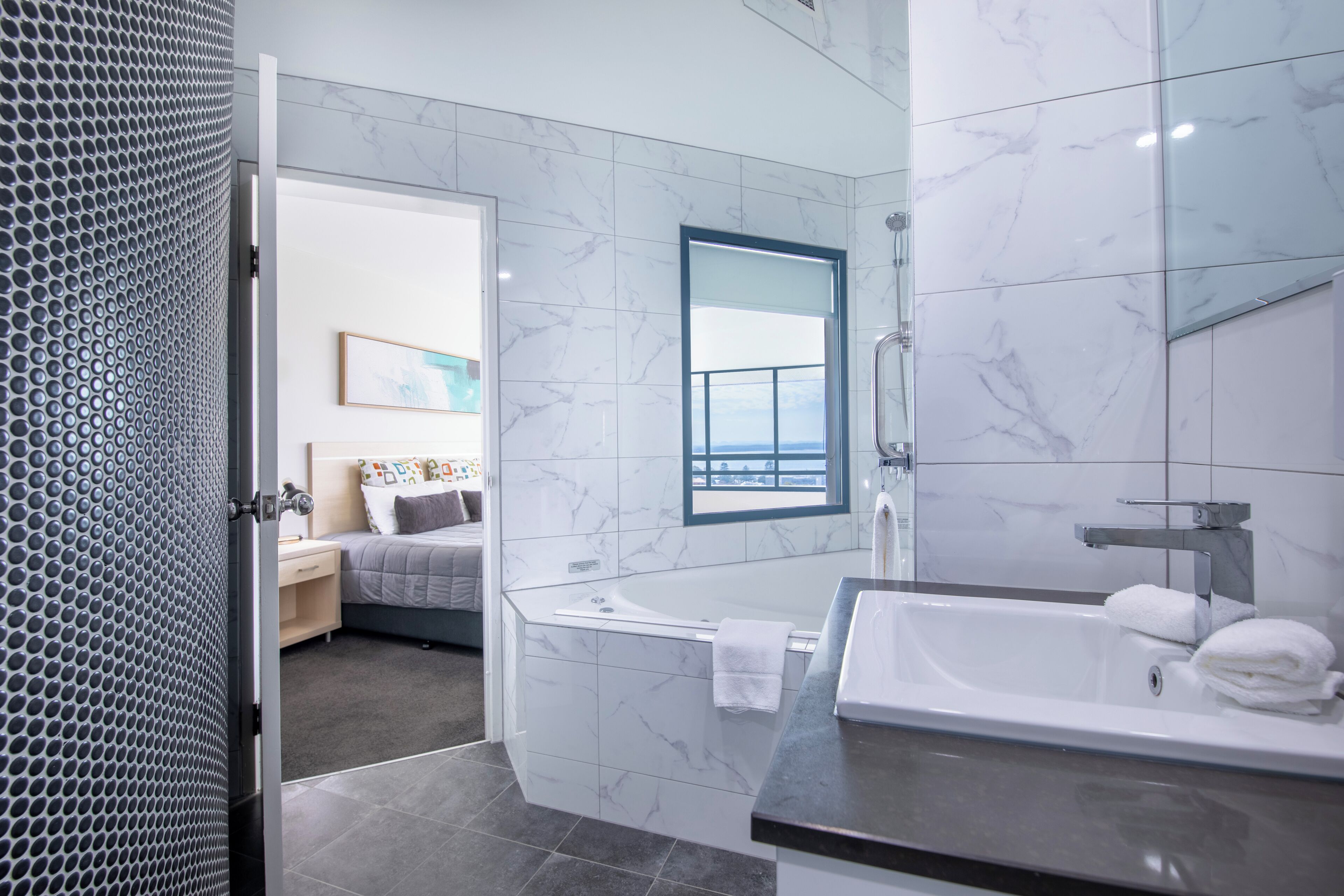 deluxe executive apartment | bathroom | hair dryer, towels