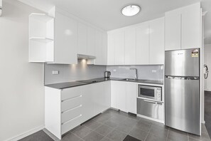 1 Bedroom with Shower | Private kitchenette | Fridge, microwave, stovetop, dishwasher - The Landmark Resort Nelson Bay (Nelson Bay)