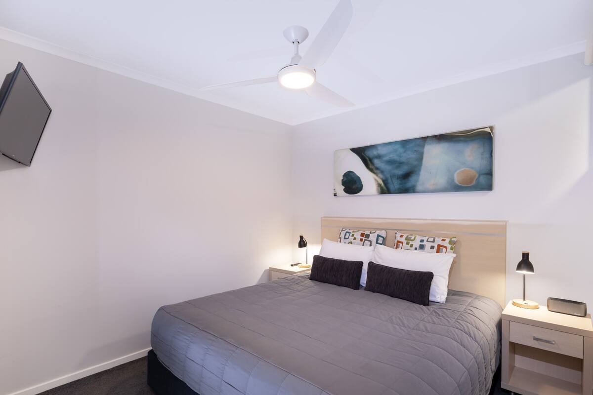 豪華複式房屋, 1 間臥室, 簡易廚房, 海灣景觀 (Apartment, One Bedroom Deluxe) | 遮光布/窗簾、熨斗/熨衣板、免費無線上網、床單