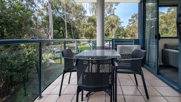2 Bedroom Non-waterview | Balcony view