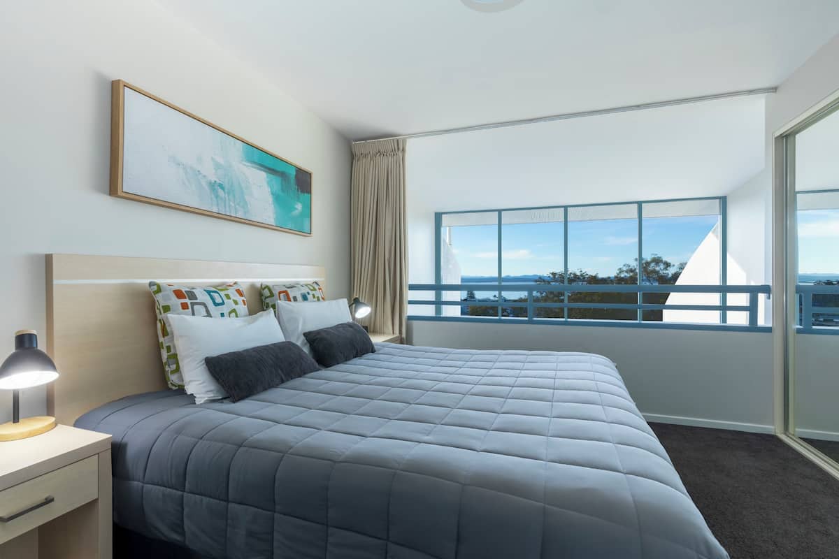 Deluxe Executive Apartment | 1 bedroom, blackout drapes, iron/ironing board, free WiFi