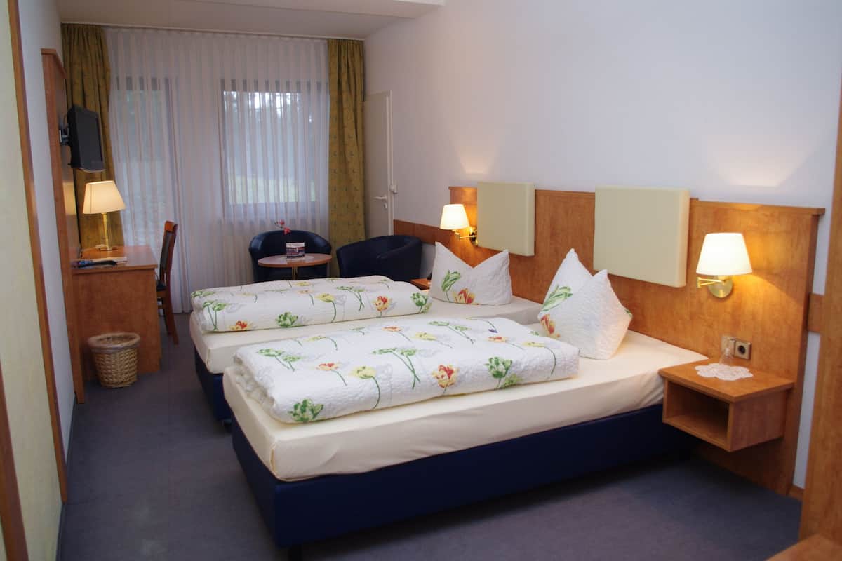 Superior Double Room | Desk, WiFi (free), bed sheets