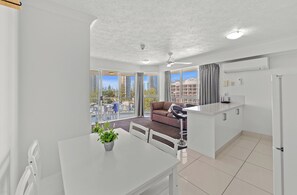 Living area - Surf Parade Resort (Surfers Paradise)