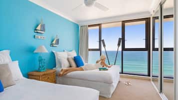 Individuell dekoriert, individuell eingerichtet, Bügeleisen/Bügelbrett