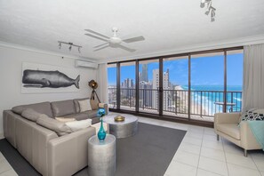 2 Bedroom Superior Apartment | Living area | 32-inch flat-screen TV with cable channels, TV - Surfers Aquarius (Surfers Paradise)