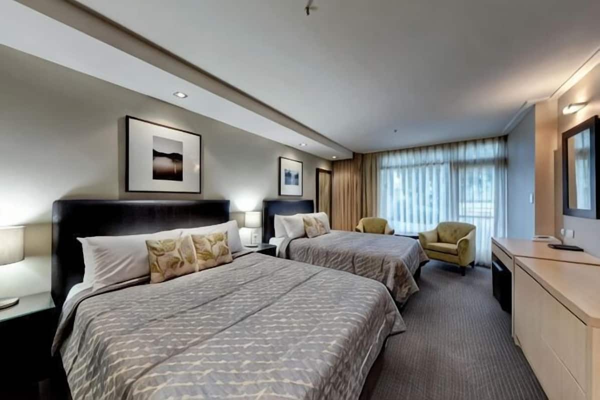 2 dormitoris, caixa forta a l'habitació i escriptori