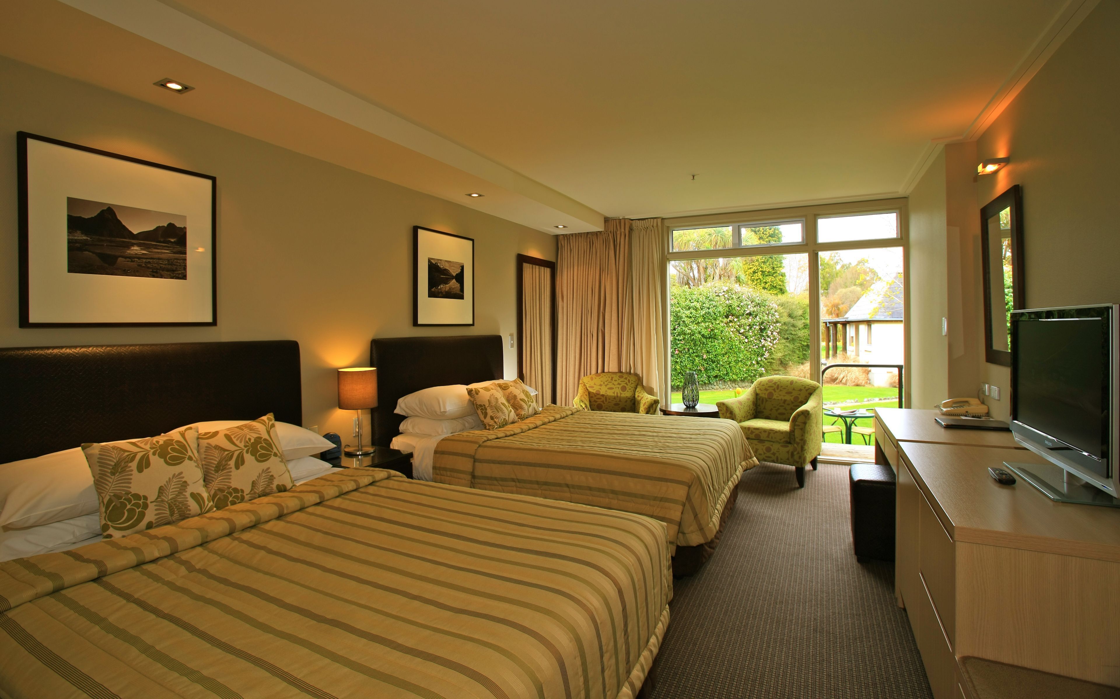 In-room safe, desk, iron/ironing board, free WiFi
