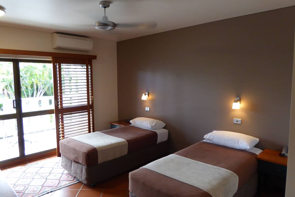 resort room twin | 1 bedroom, minibar, iron/ironing board, free wifi