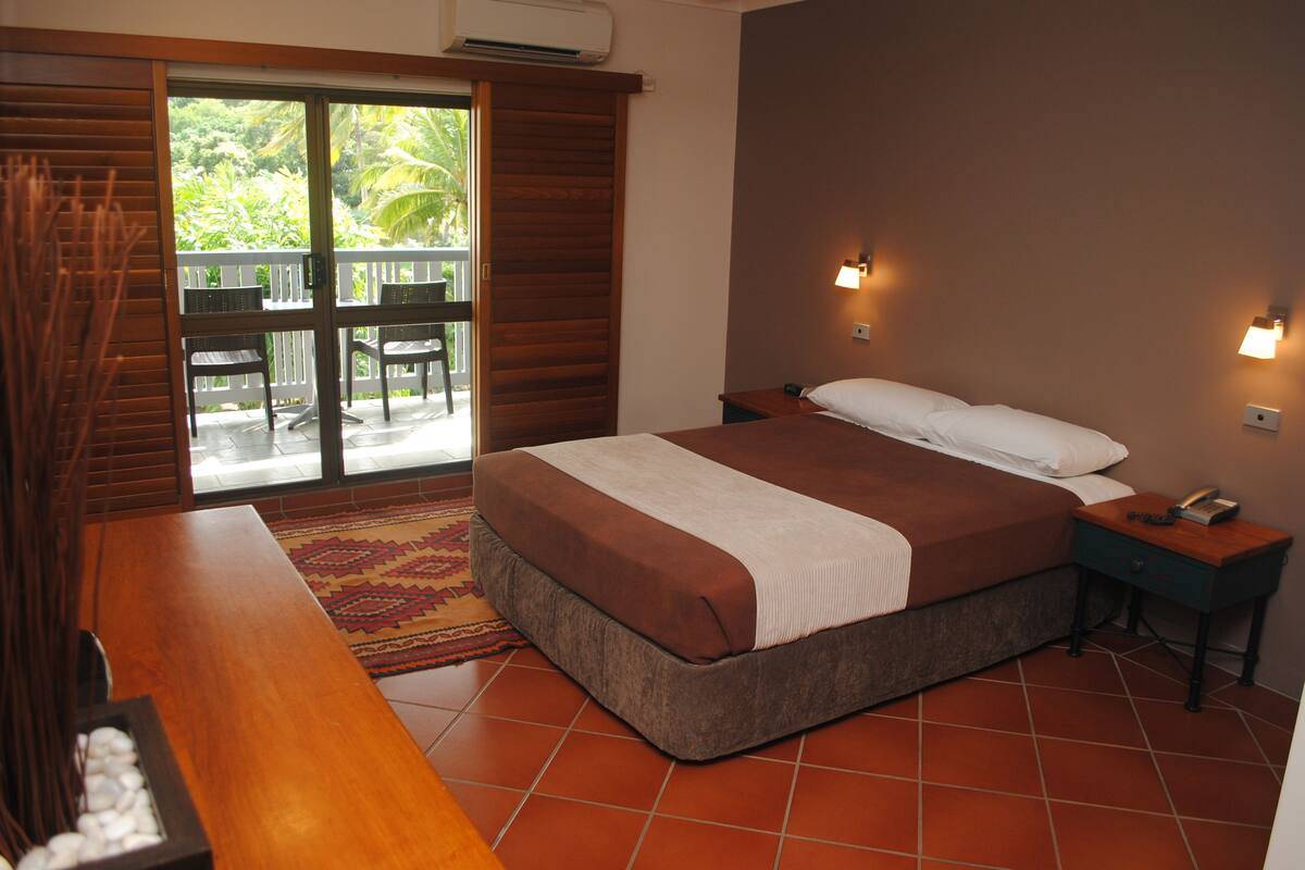 standard room | 1 bedroom, minibar, iron/ironing board, free wifi