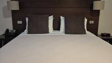 Habitación Deluxe | Minibar, tabla de planchar con plancha, wifi gratis y ropa de cama