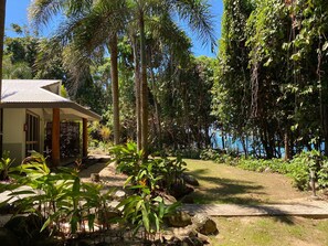Self Contained Bungalow Rainforest View
