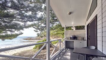 Ocean View Spa Villa | Terrace/patio