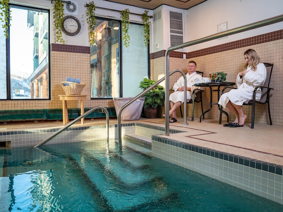 Indoor spa tub