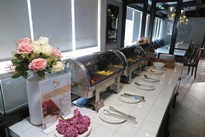 Daily buffet breakfast (USD 5.00 per person) - Mito Hotel (Phnom Penh)