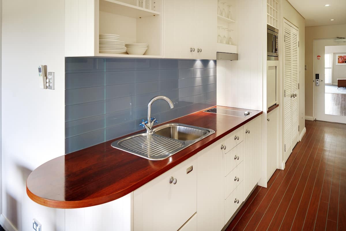 fridge, coffee/tea maker, electric kettle