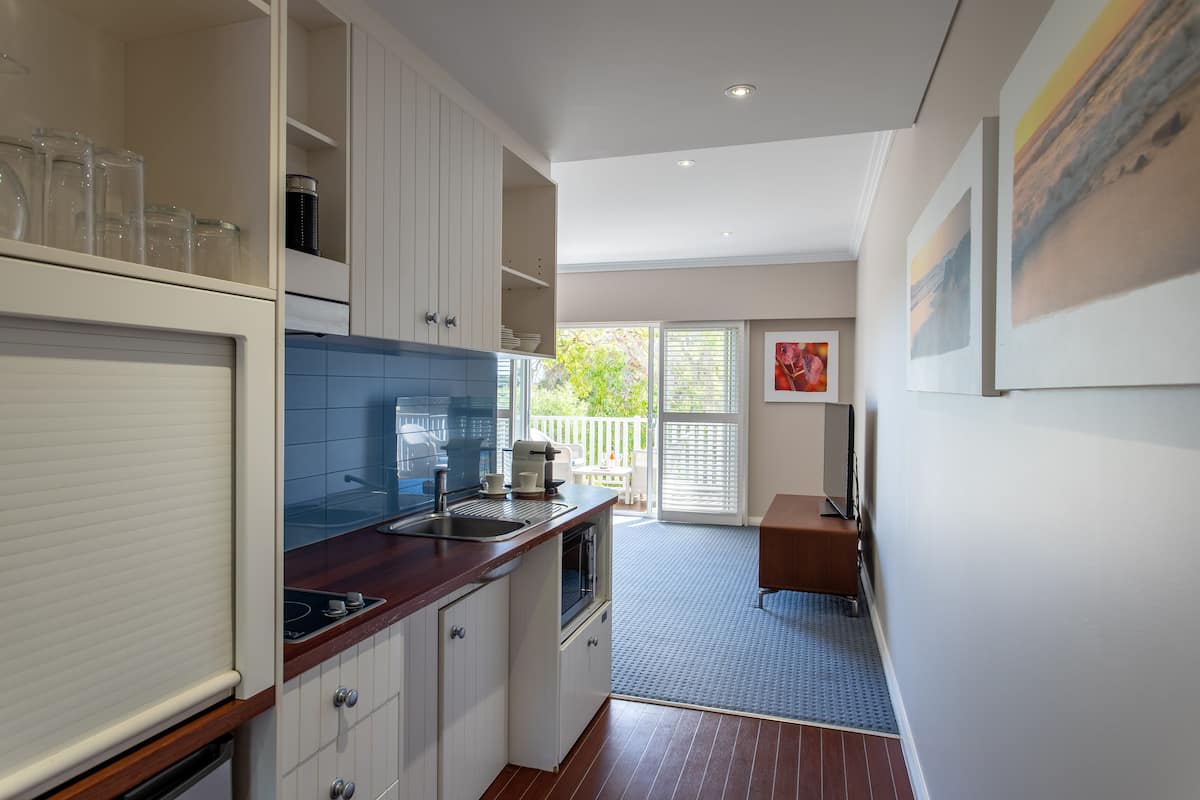 one bedroom apartment (disability access) | 1 bedroom, in-room safe, iron/ironing board, free wifi