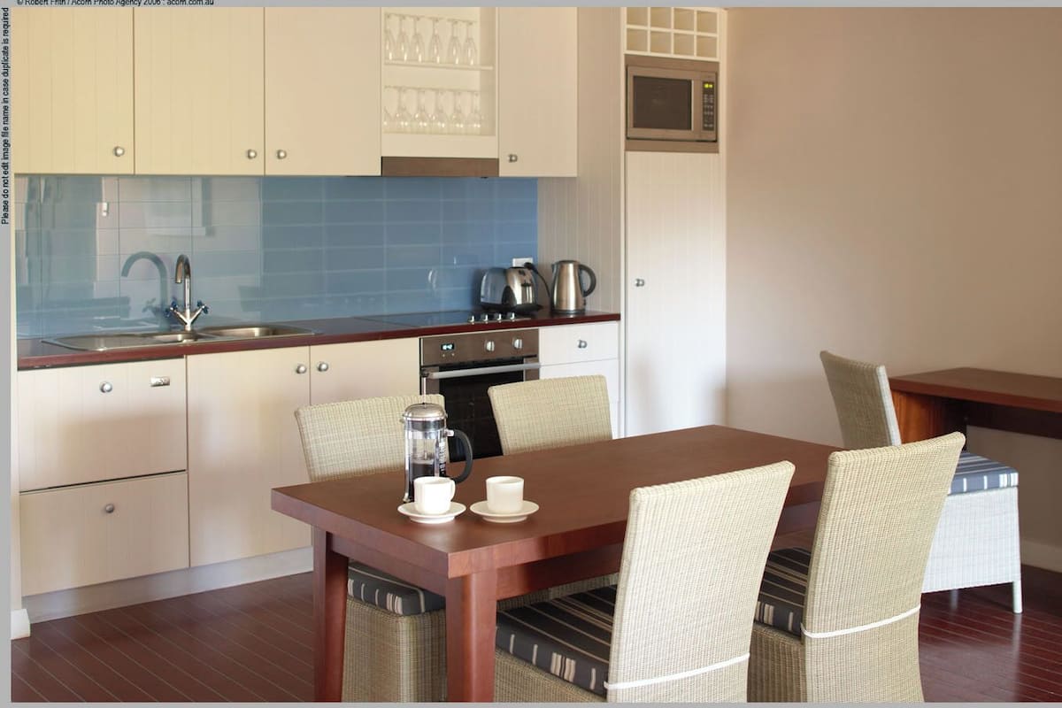 deluxe room, 1 bedroom | private kitchen | fridge, coffee/tea maker, electric kettle