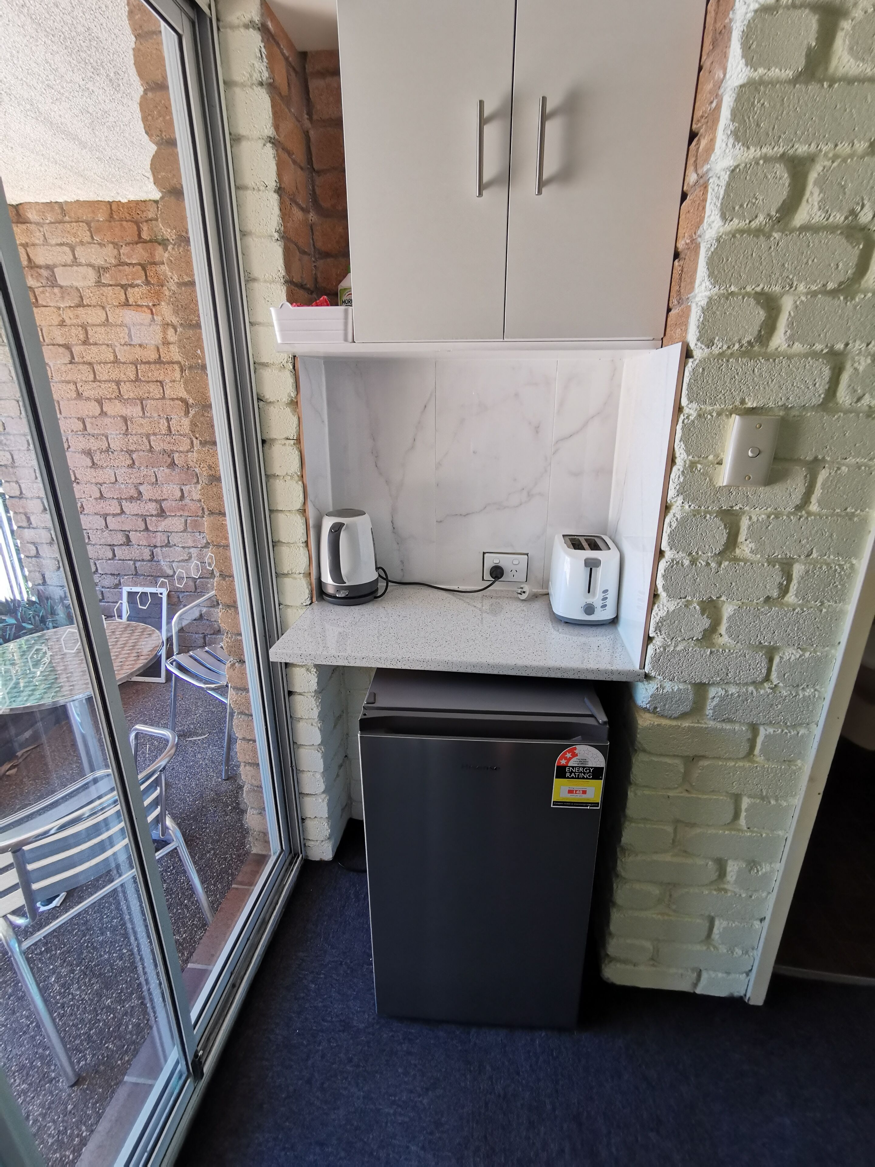 高級寝具、デスク、遮光カーテン、アイロン / アイロン台