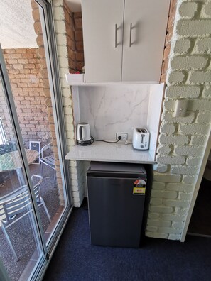 Literie de qualité supérieure, bureau, rideaux occultants