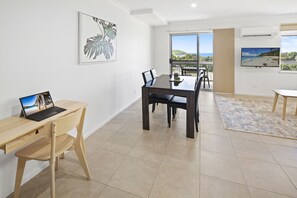 Dining room - The Observatory Self Contained Apartments (Coffs Harbour)