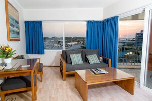 Premium Apartment, 2 Bedrooms, Waterview, Free Wi-Fi & Parking | Individually decorated, individually furnished, iron/ironing board