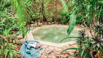 Palms Villas (Featuring Outdoor Plunge Spa) | Private spa tub
