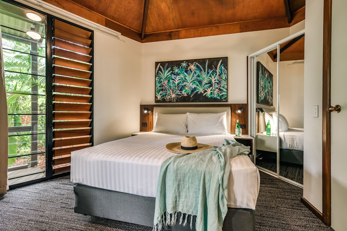Palms Villas (Featuring Outdoor Plunge Spa)