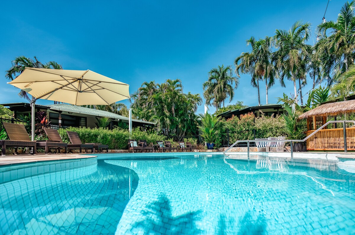 Palms City Resort