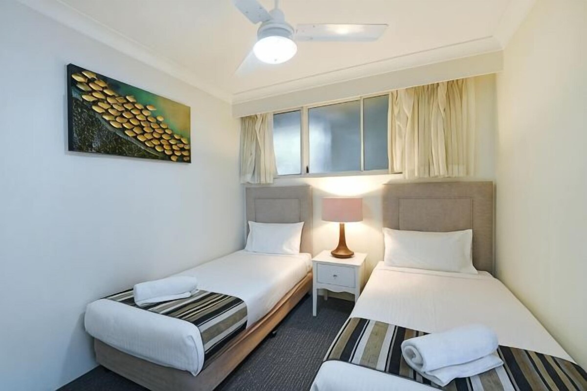 Iron/ironing board, cribs (surcharge), WiFi (free), bed sheets
