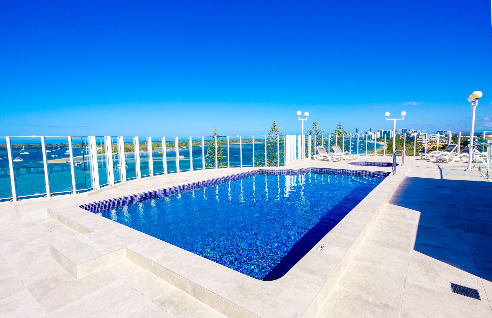 2 outdoor pools, pool loungers