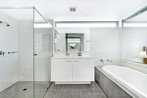Bathroom - ULTIQA Freshwater Point Resort (Broadbeach Waters)
