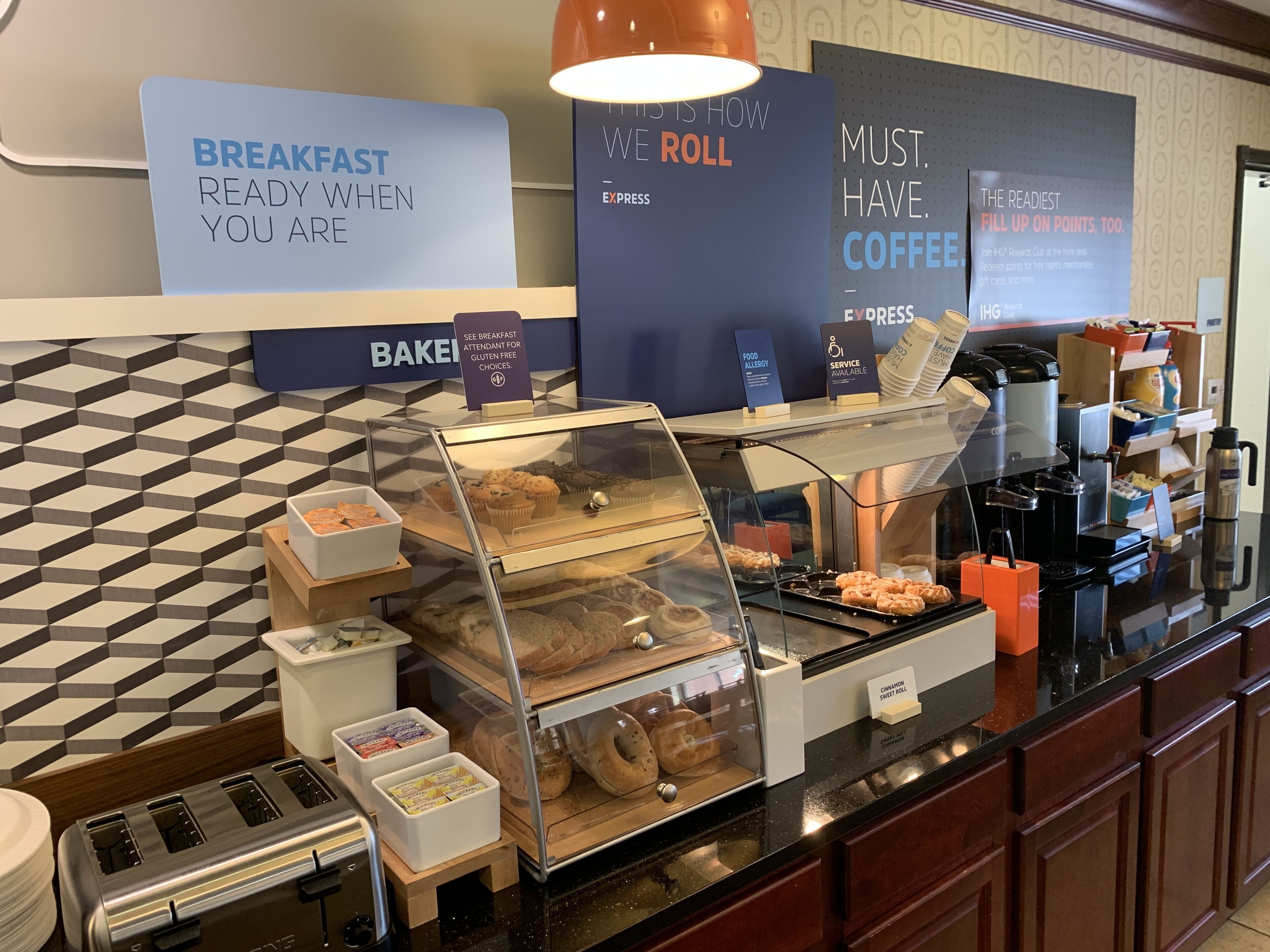 Inbegriffenes Frühstücksbuffet am Wochenende