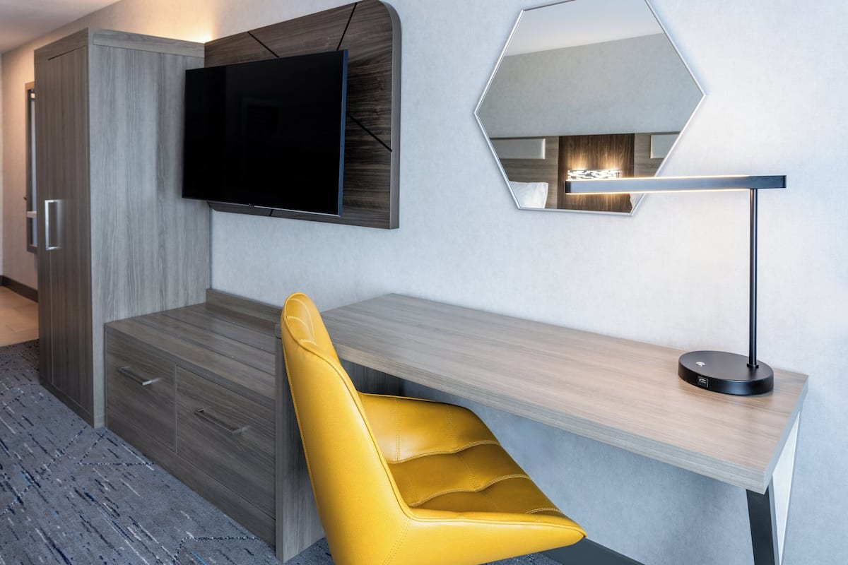 Hochwertige Bettwaren, Betten mit Memory-Foam-Matratzen, Zimmersafe