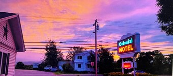 Colonial Motel