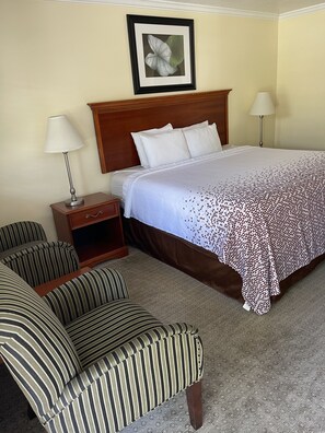 Phòng cách âm, bàn ủi/dụng cụ ủi quần áo, bộ trải giường 