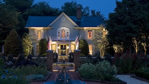Room (Craig Claiborne House) | Premium bedding, in-room safe, iron/ironing board, cribs (free) - The Inn at Little Washington (Washington)