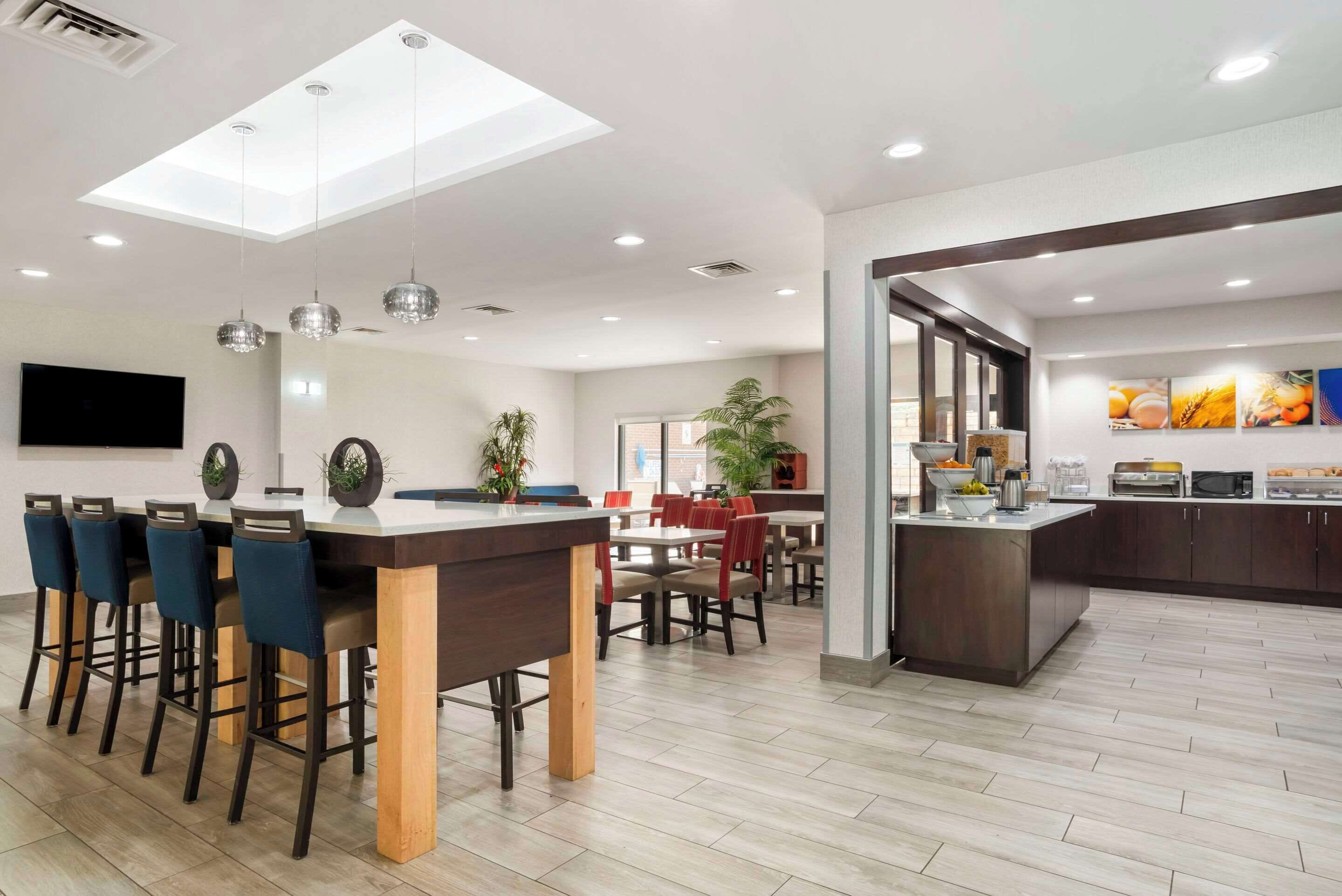 free daily full breakfast