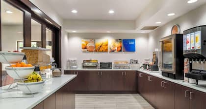 Comfort Suites At WestGate Mall